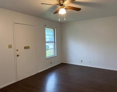 3341 S 27th Street - Photo Thumbnail 2