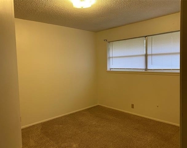 3341 S 27th Street - Photo Thumbnail 10