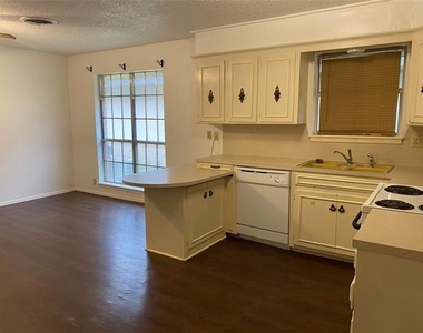 3341 S 27th Street - Photo Thumbnail 5
