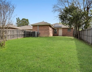 5711 Arlington Park Drive - Photo Thumbnail 14