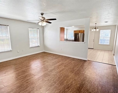 5711 Arlington Park Drive - Photo Thumbnail 4