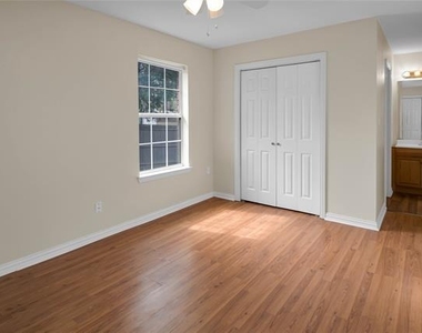 5711 Arlington Park Drive - Photo Thumbnail 12