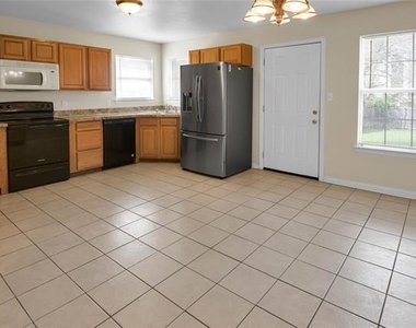 5711 Arlington Park Drive - Photo Thumbnail 8