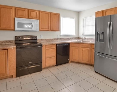 5711 Arlington Park Drive - Photo Thumbnail 7
