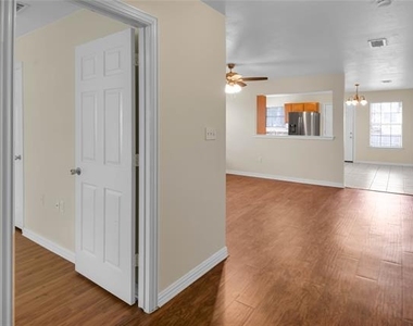 5711 Arlington Park Drive - Photo Thumbnail 3