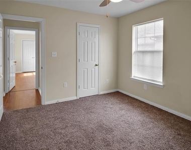 5711 Arlington Park Drive - Photo Thumbnail 10