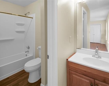 5711 Arlington Park Drive - Photo Thumbnail 9