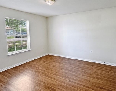 5711 Arlington Park Drive - Photo Thumbnail 1