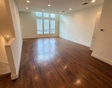1600 N Haskell Avenue - Photo Thumbnail 4