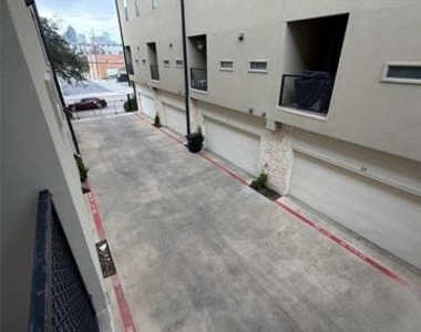 1600 N Haskell Avenue - Photo Thumbnail 9