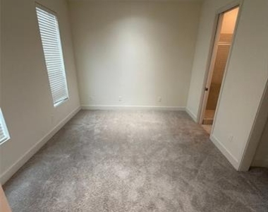 1600 N Haskell Avenue - Photo Thumbnail 3