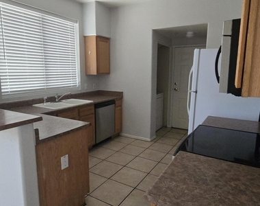 1445 E Broadway Road - Photo Thumbnail 8