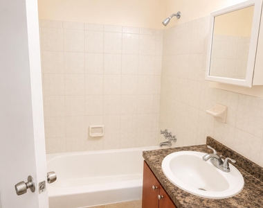 824 Ne 16th Street - Photo Thumbnail 4