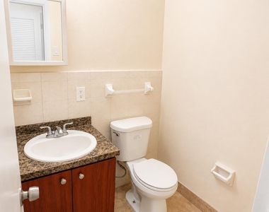 824 Ne 16th Street - Photo Thumbnail 3