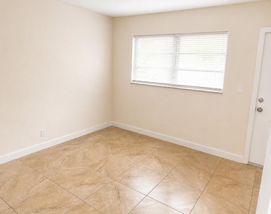 824 Ne 16th Street - Photo Thumbnail 5