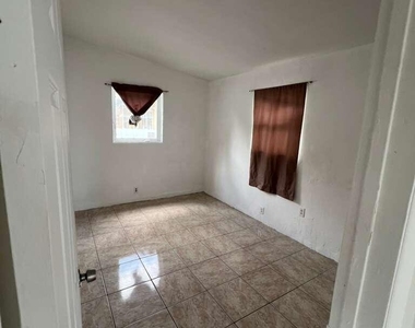 1524 Nw 42nd Street - Photo Thumbnail 2
