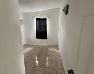 1524 Nw 42nd Street - Photo Thumbnail 5