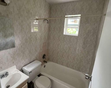 1524 Nw 42nd Street - Photo Thumbnail 4