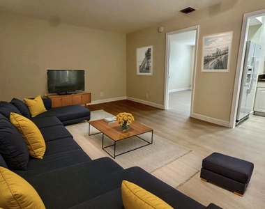 815 Middle River Drive - Photo Thumbnail 20