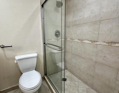 815 Middle River Drive - Photo Thumbnail 10