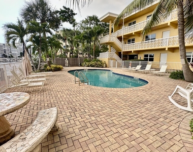 815 Middle River Drive - Photo Thumbnail 13