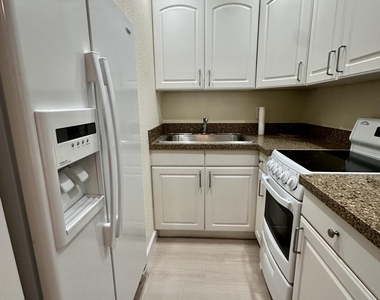 815 Middle River Drive - Photo Thumbnail 3
