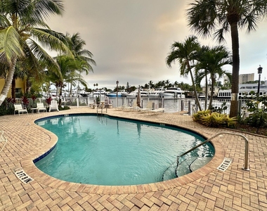 815 Middle River Drive - Photo Thumbnail 12