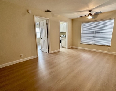 815 Middle River Drive - Photo Thumbnail 5