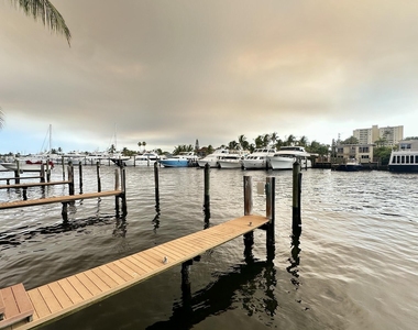 815 Middle River Drive - Photo Thumbnail 15