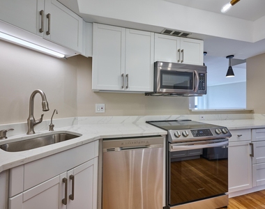 2425 Presidential Way - Photo Thumbnail 11