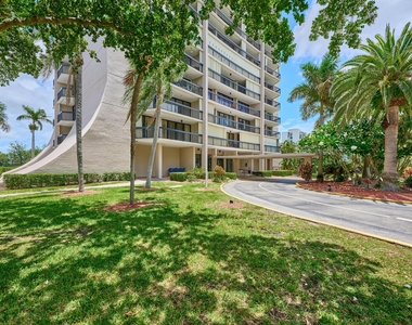 2425 Presidential Way - Photo Thumbnail 36