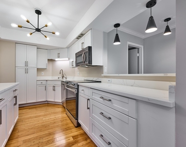 2425 Presidential Way - Photo Thumbnail 2