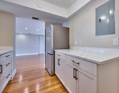 2425 Presidential Way - Photo Thumbnail 12