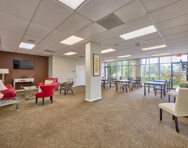 2425 Presidential Way - Photo Thumbnail 30