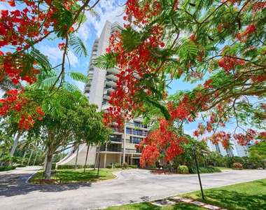 2425 Presidential Way - Photo Thumbnail 35