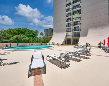 2425 Presidential Way - Photo Thumbnail 28