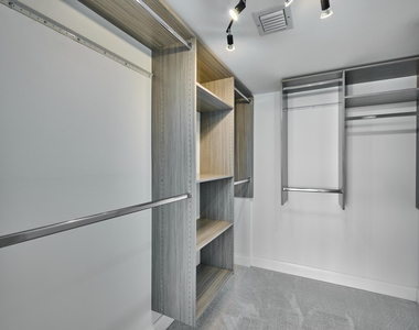 2425 Presidential Way - Photo Thumbnail 6