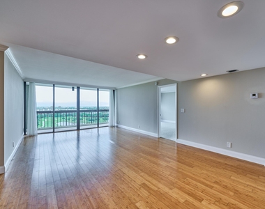 2425 Presidential Way - Photo Thumbnail 16