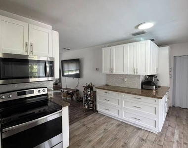 2635 Liberty Street - Photo Thumbnail 8