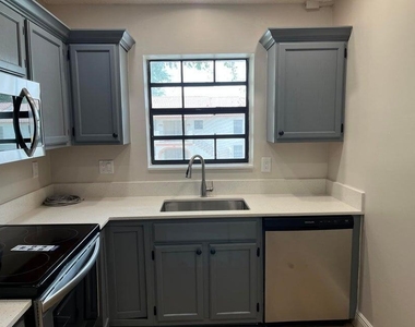 315 Palmwood Place - Photo Thumbnail 3