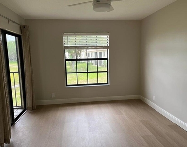 315 Palmwood Place - Photo Thumbnail 10