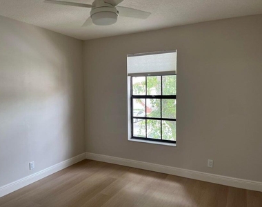 315 Palmwood Place - Photo Thumbnail 6