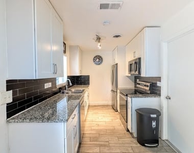 1719 15th Avenue N - Photo Thumbnail 10