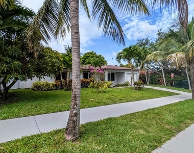1719 15th Avenue N - Photo Thumbnail 1
