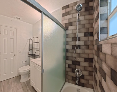 1719 15th Avenue N - Photo Thumbnail 17