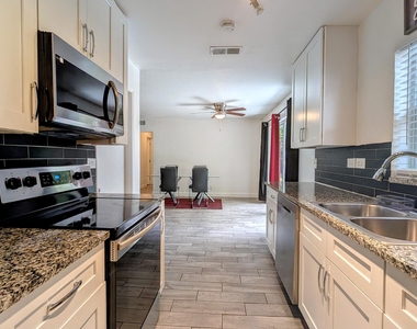 1719 15th Avenue N - Photo Thumbnail 13