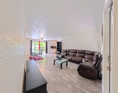 1719 15th Avenue N - Photo Thumbnail 4