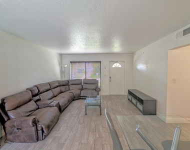 1719 15th Avenue N - Photo Thumbnail 5