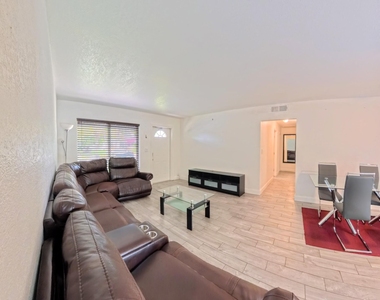 1719 15th Avenue N - Photo Thumbnail 7