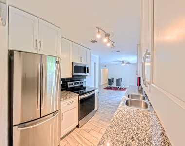 1719 15th Avenue N - Photo Thumbnail 14